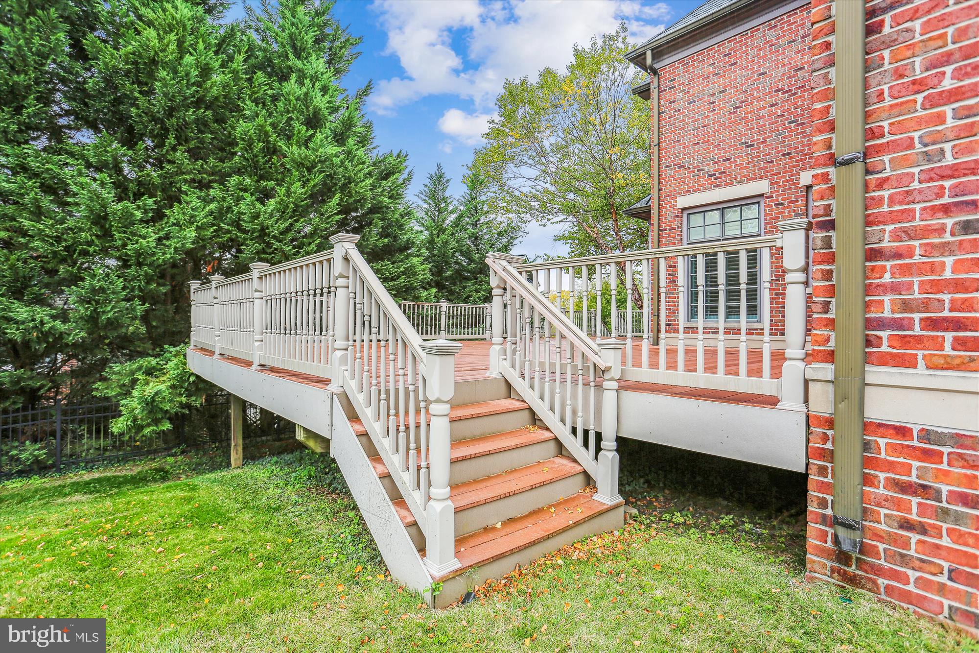 6008 Lux LANE