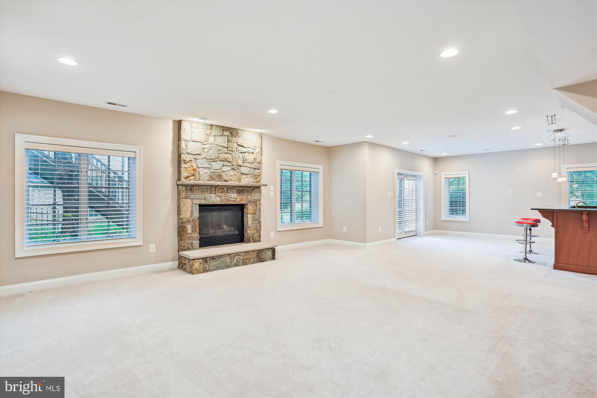 6008 Lux LANE
