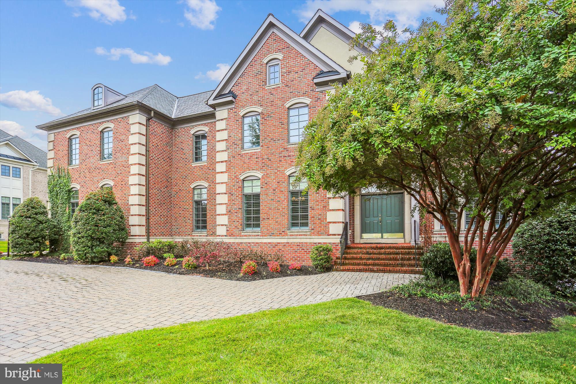 6008 Lux LANE