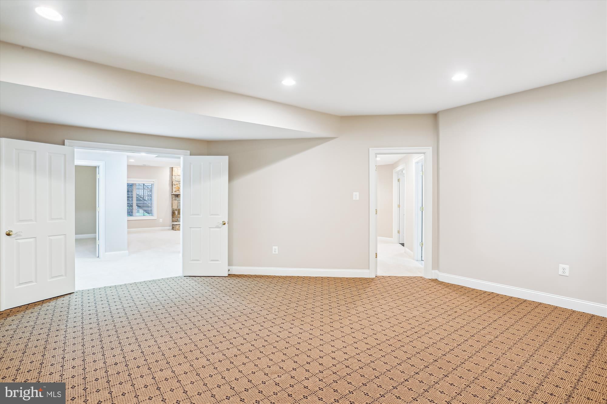 6008 Lux LANE