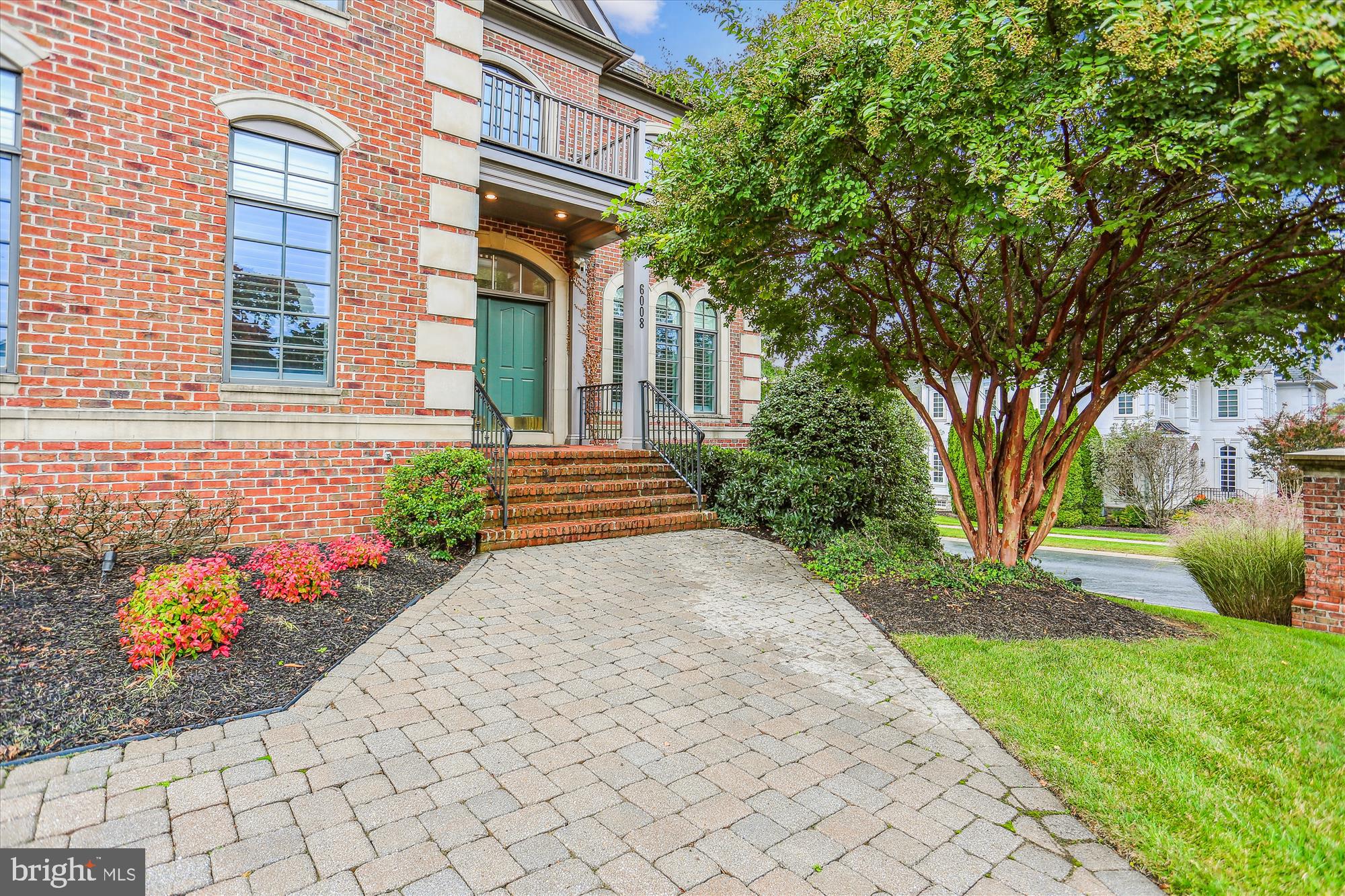 6008 Lux LANE