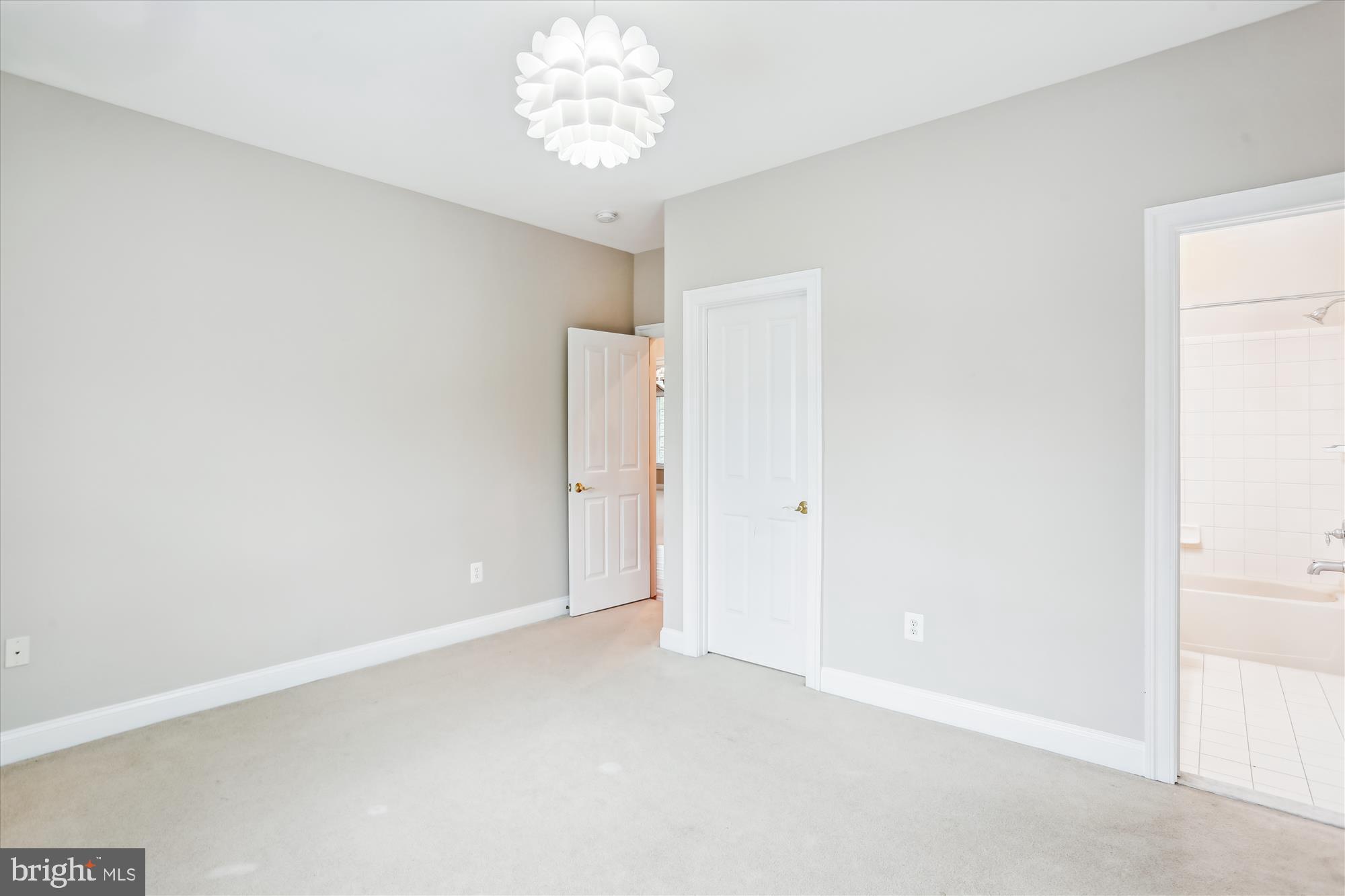 6008 Lux LANE
