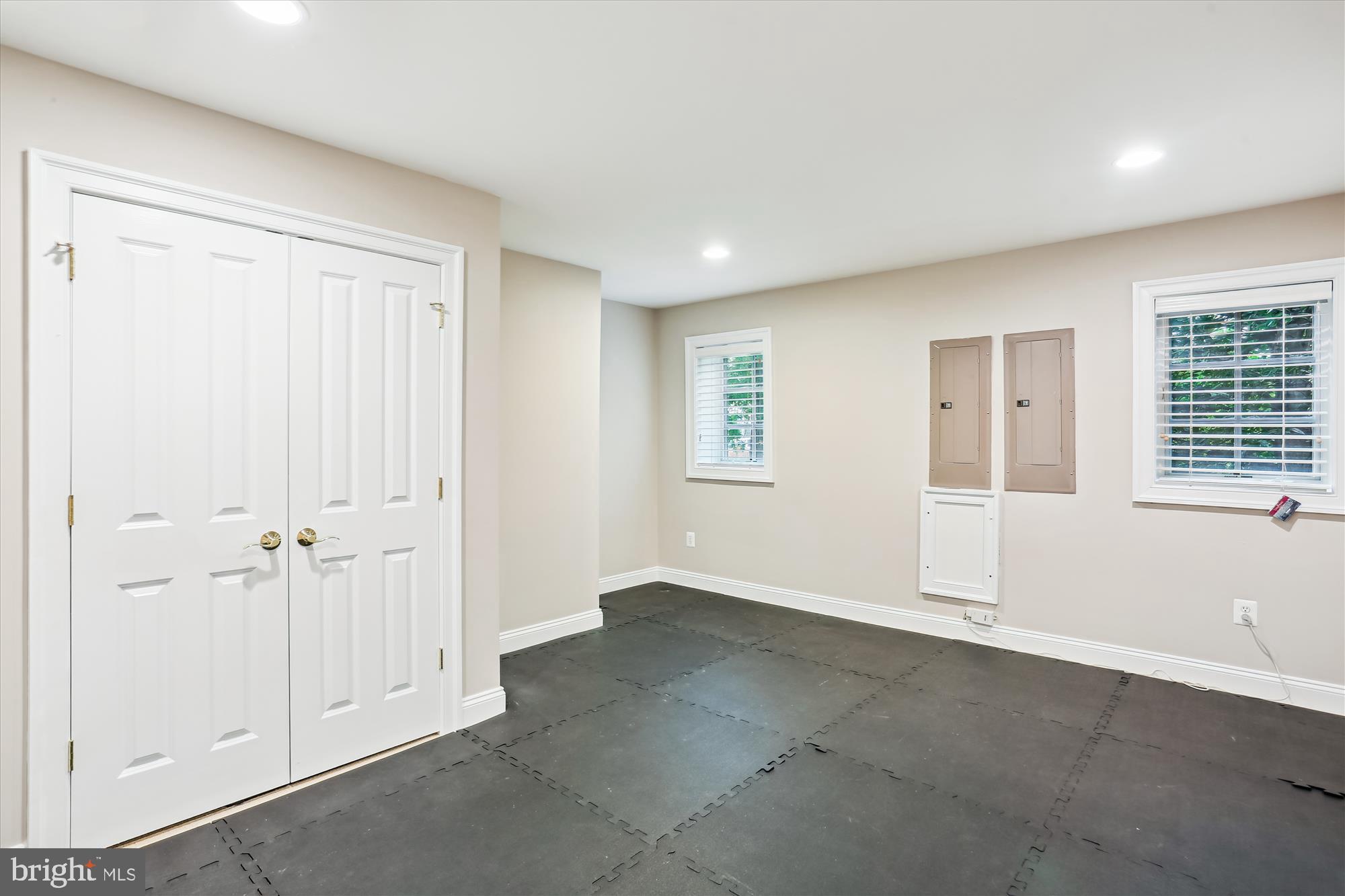 6008 Lux LANE