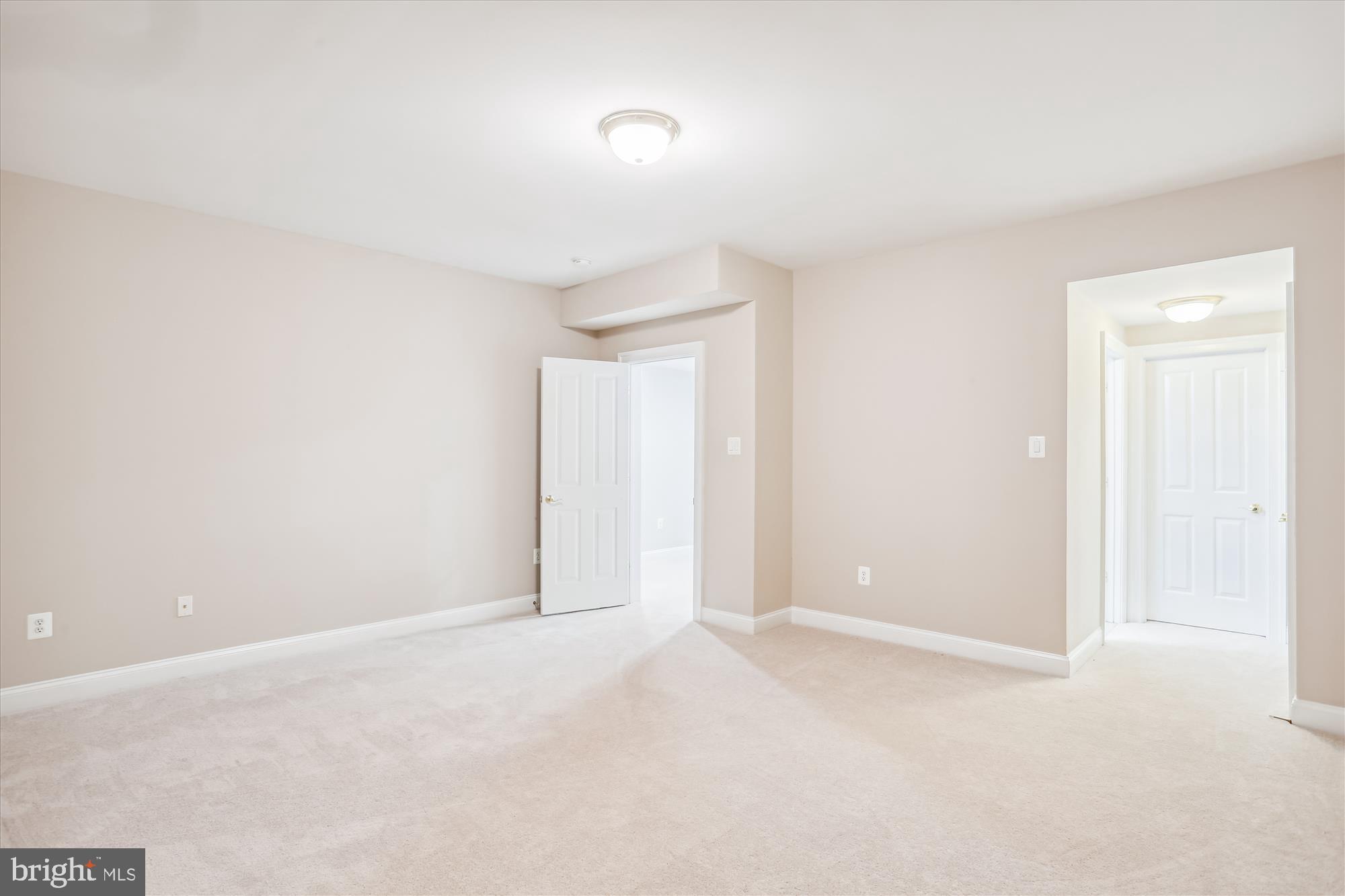 6008 Lux LANE