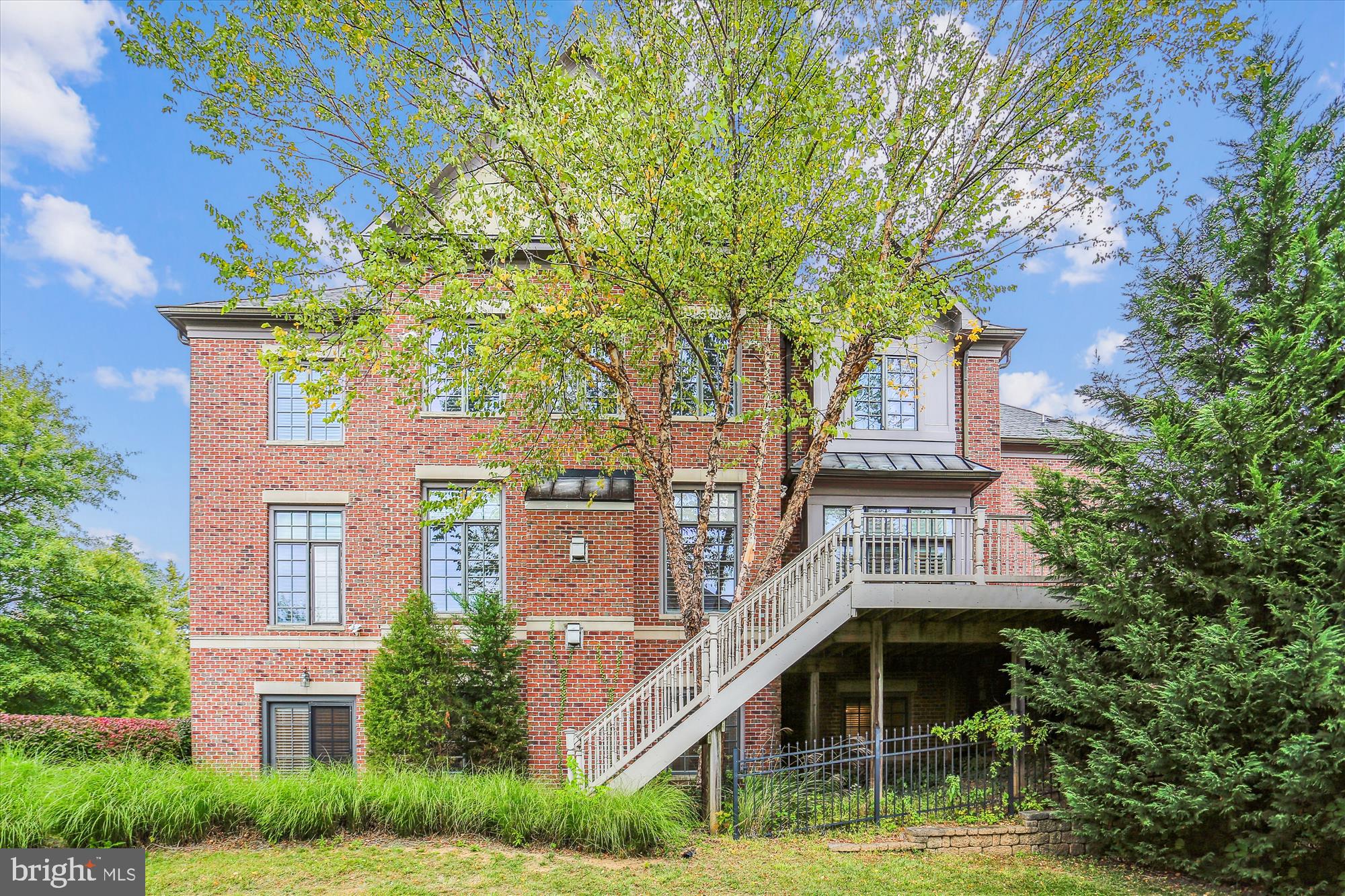 6008 Lux LANE