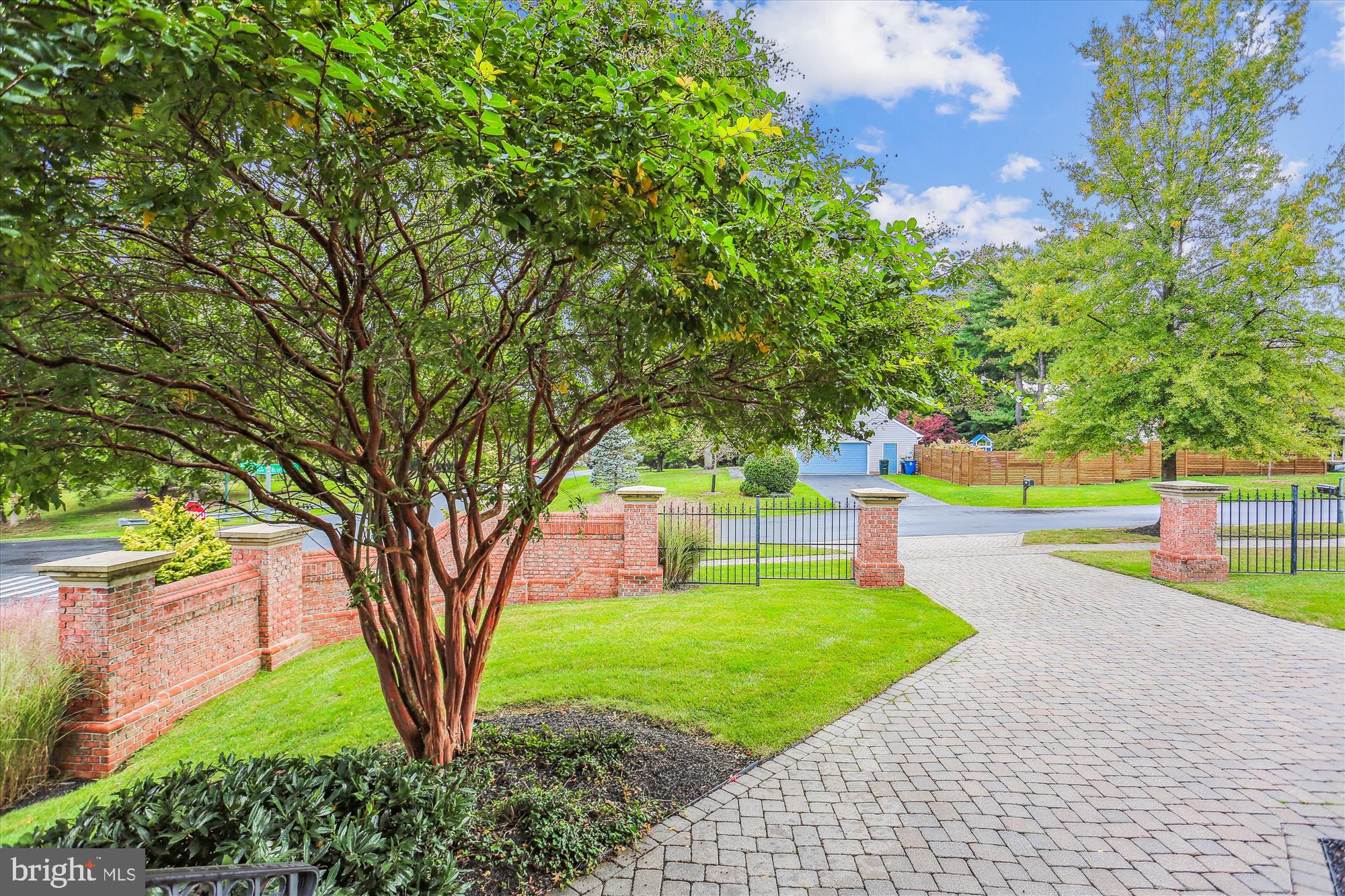 6008 Lux LANE