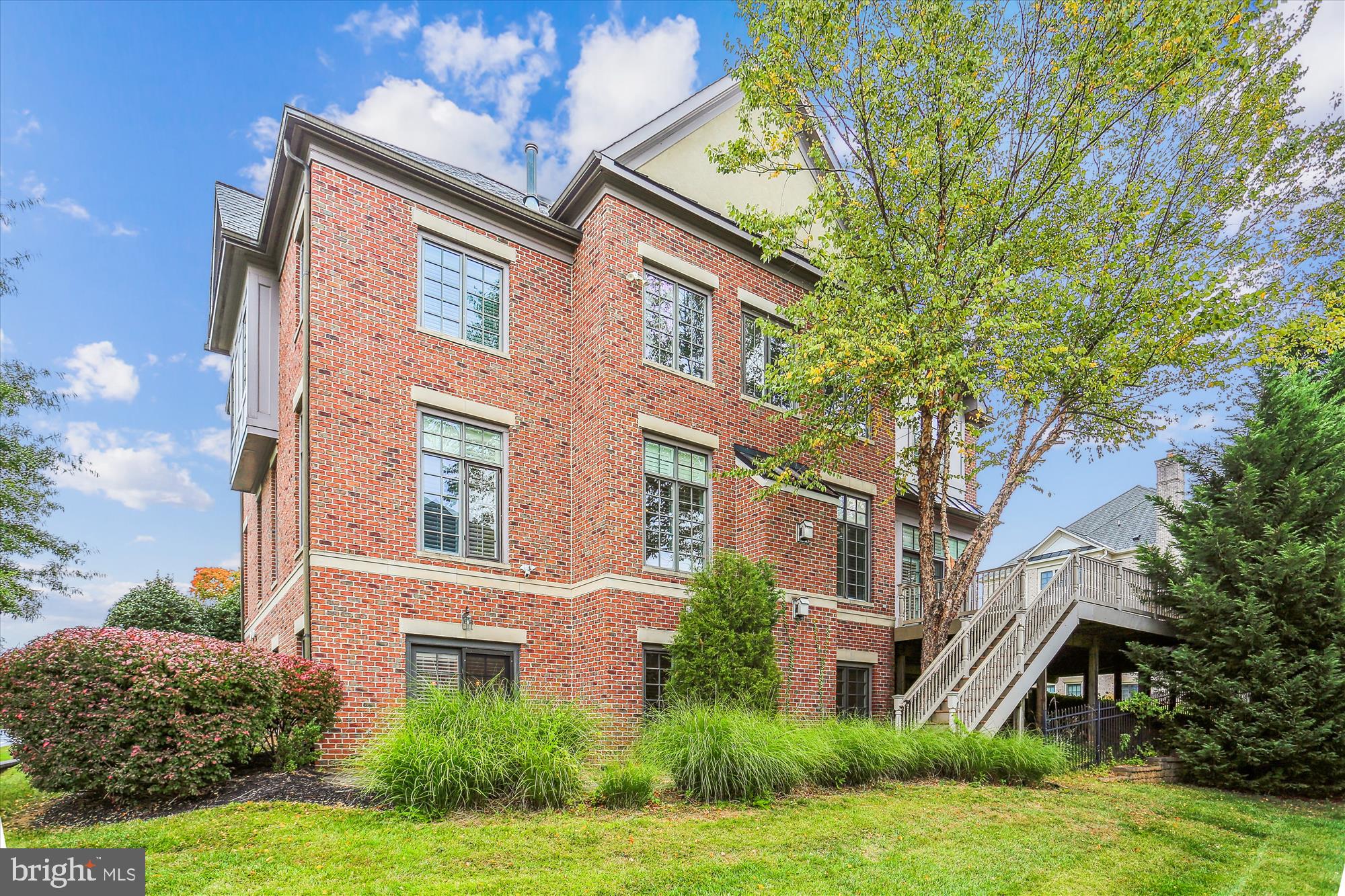 6008 Lux LANE