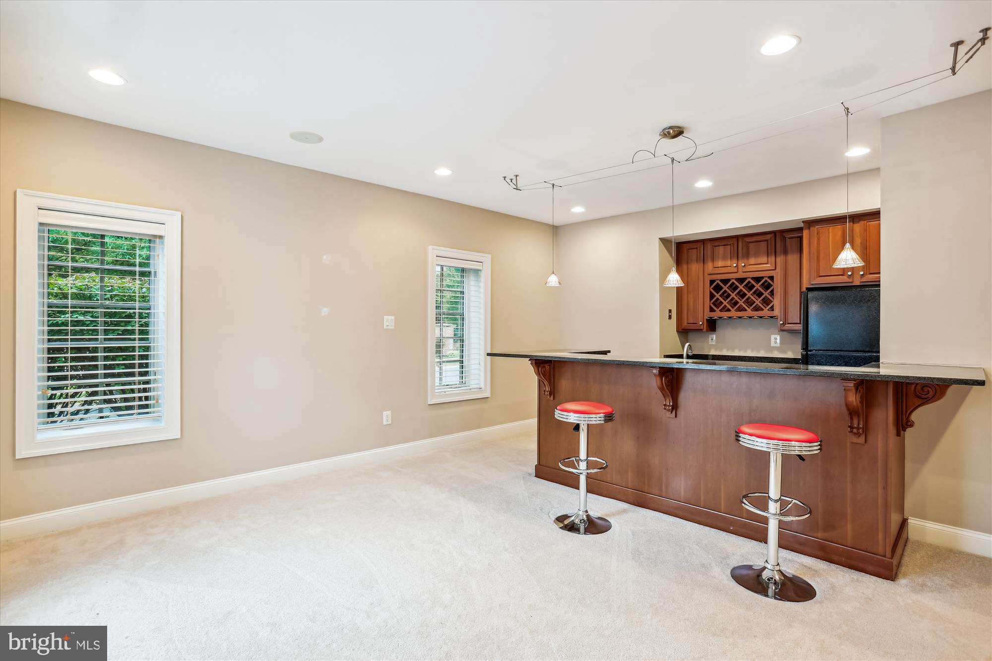 6008 Lux LANE