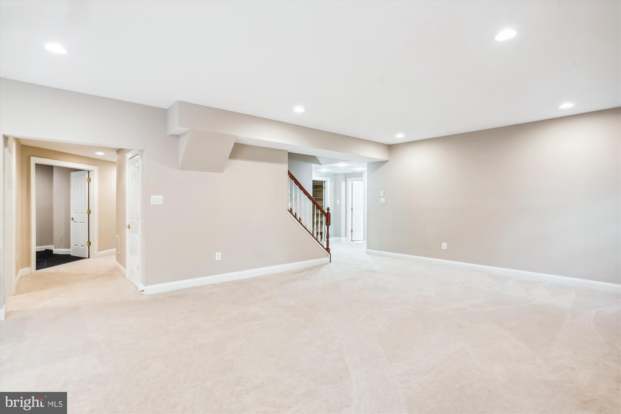 6008 Lux LANE