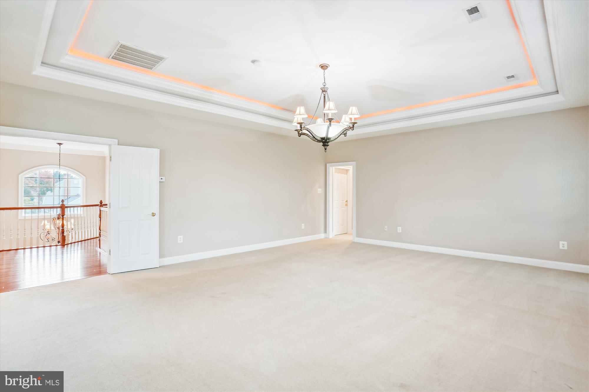 6008 Lux LANE