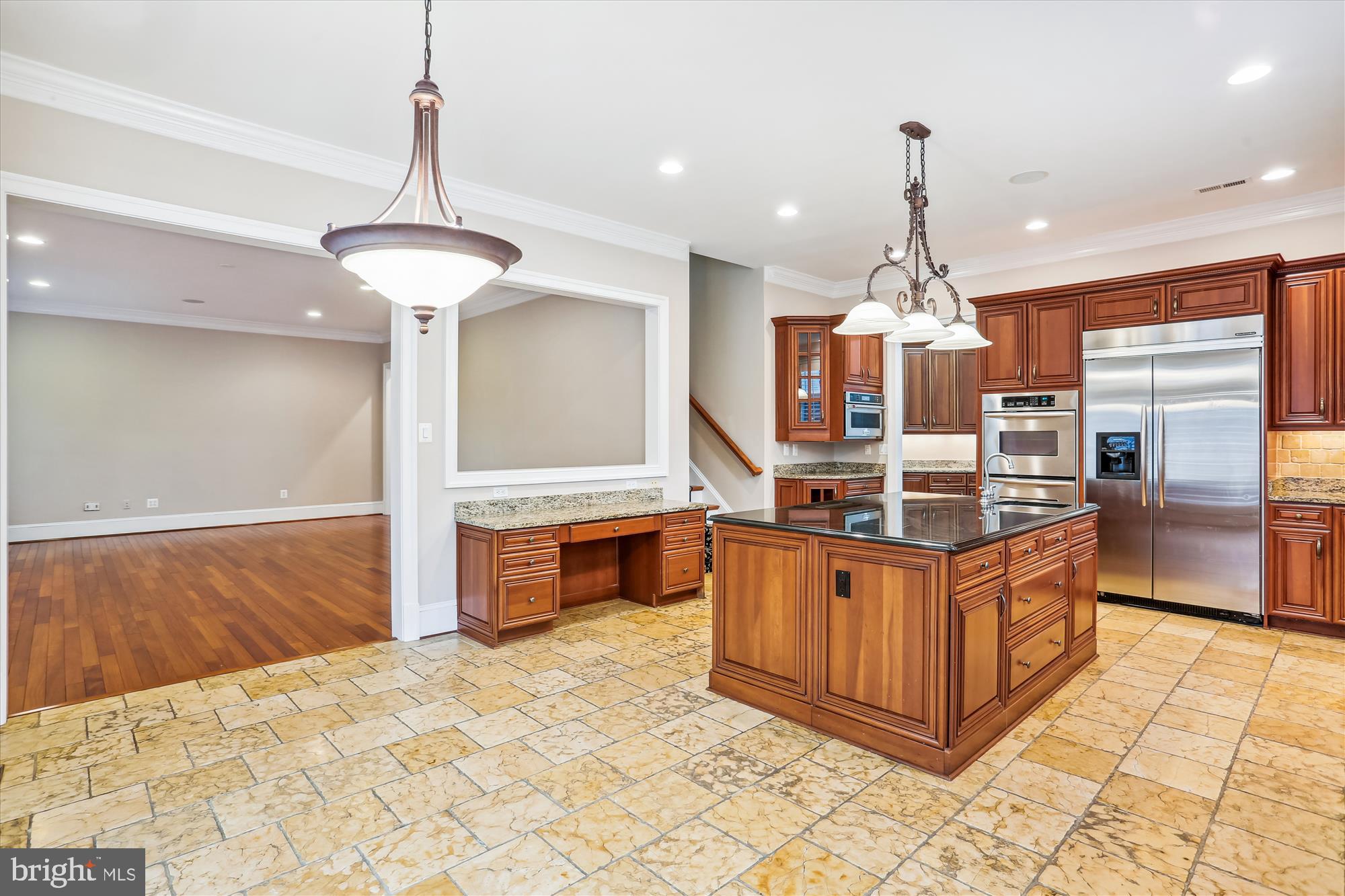 6008 Lux LANE