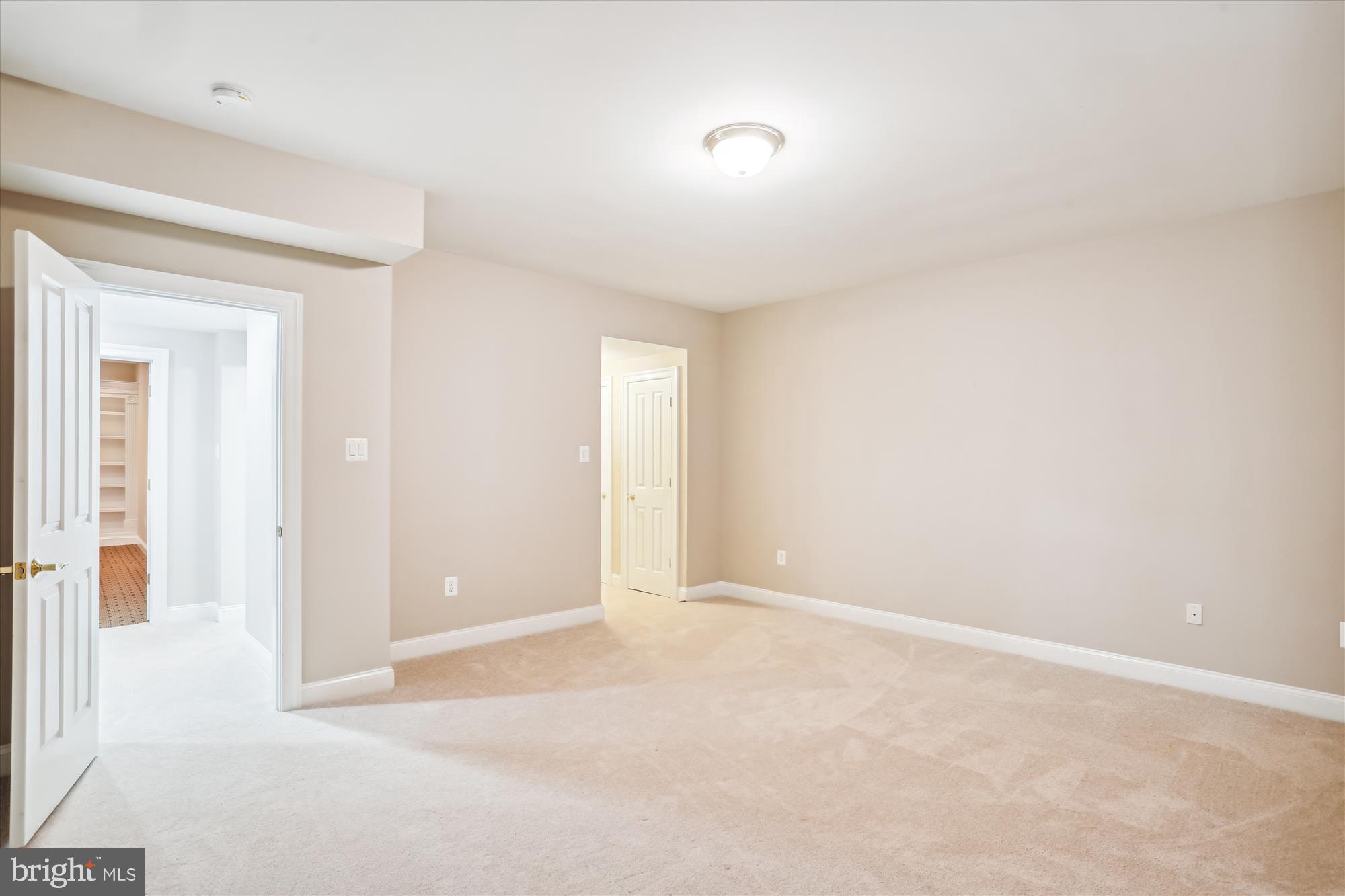 6008 Lux LANE