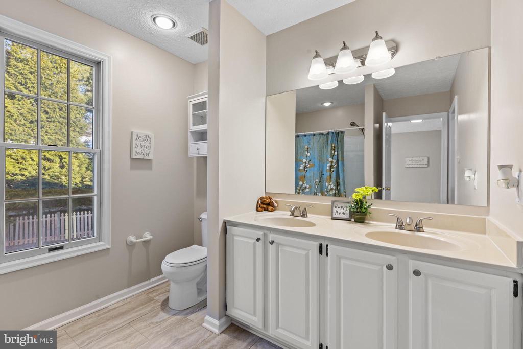 9 Scottsbury Ct