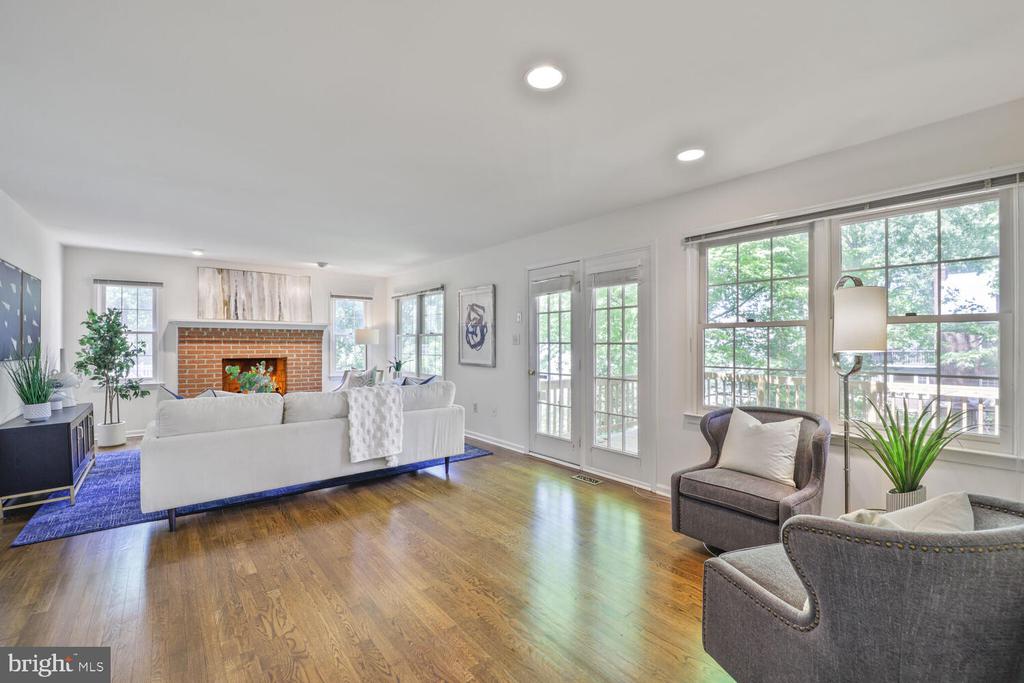 1531 Live Oak Dr