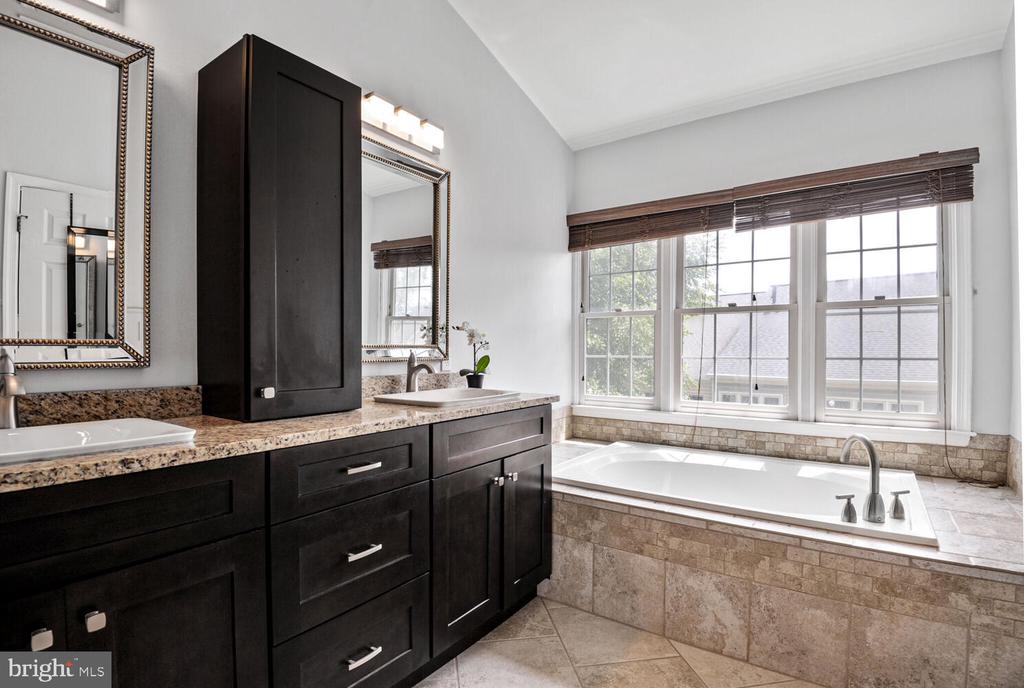 1320 Wild Oak Ter
