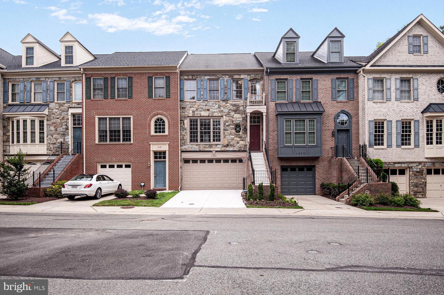 1320 Wild Oak Ter