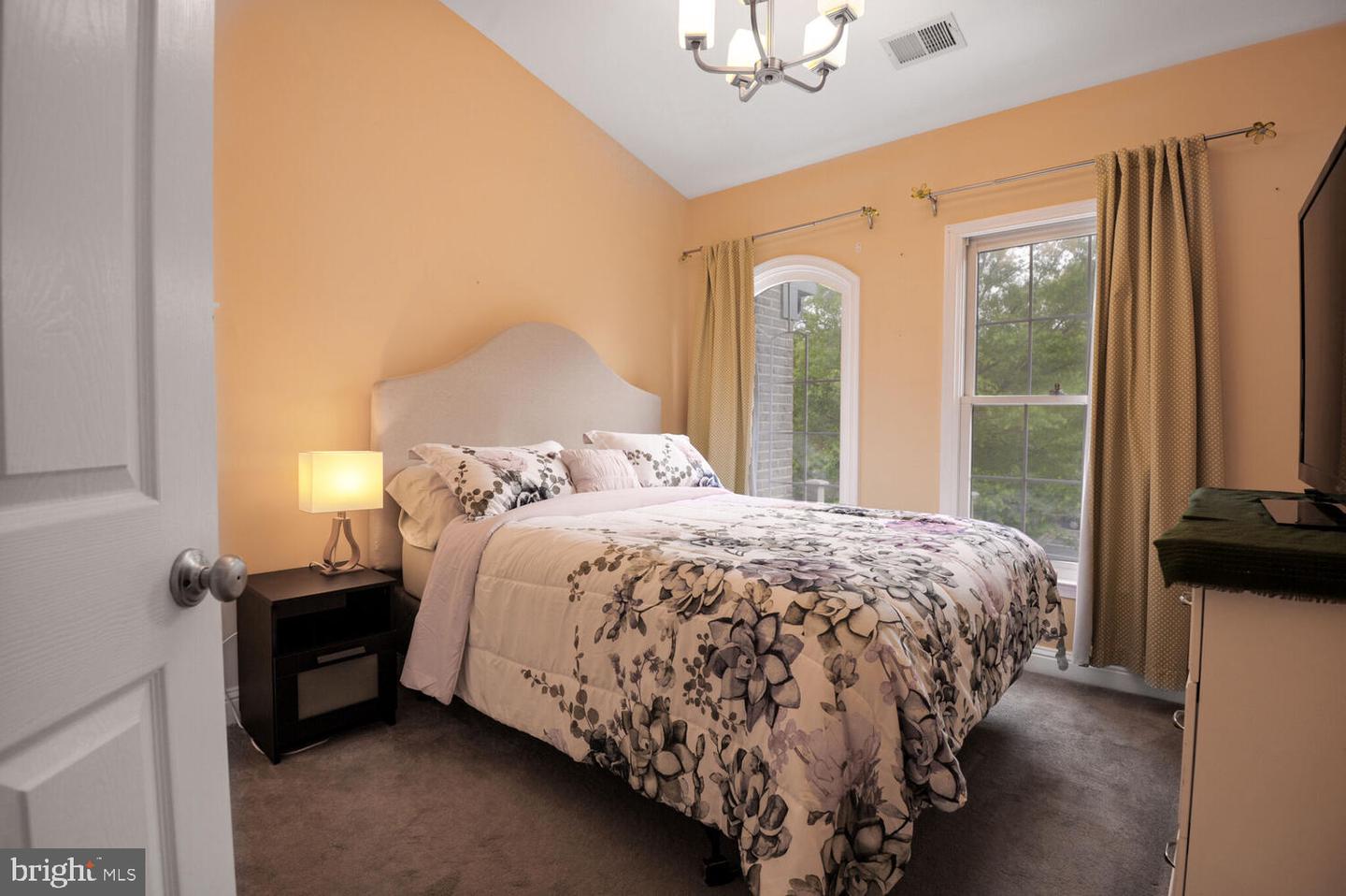 1320 Wild Oak Ter