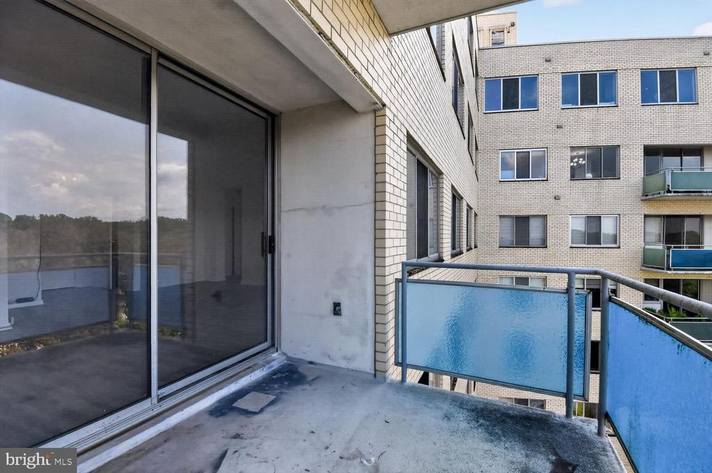10201 GROSVENOR PLACE Unit: 1504