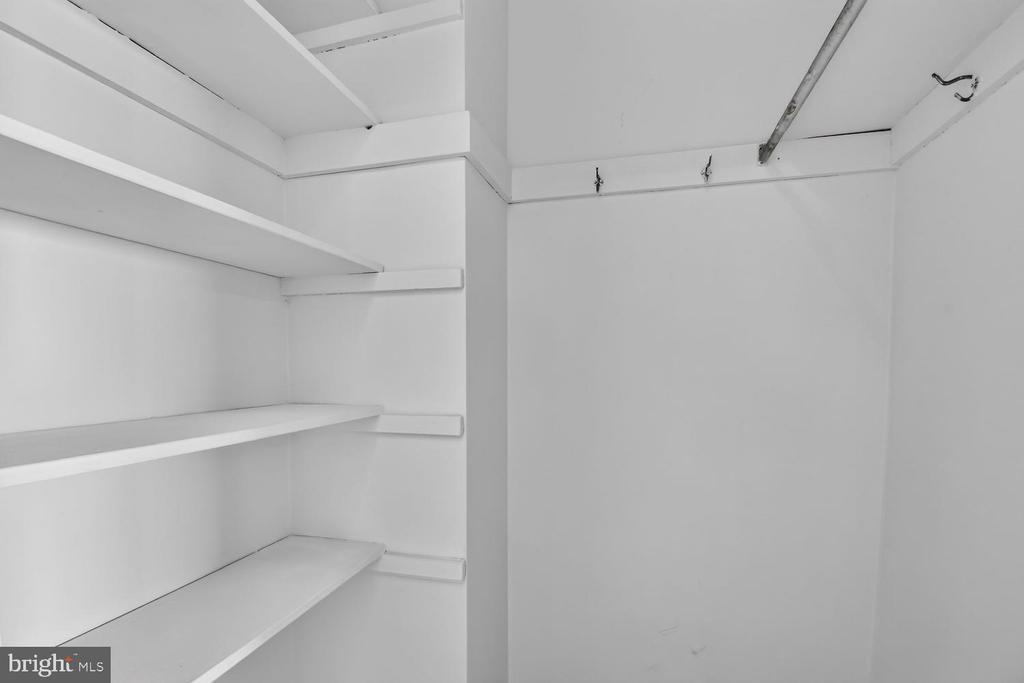 10201 GROSVENOR PLACE Unit: 1504