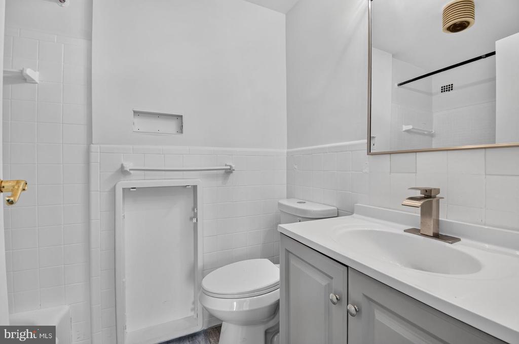 10201 GROSVENOR PLACE Unit: 1504