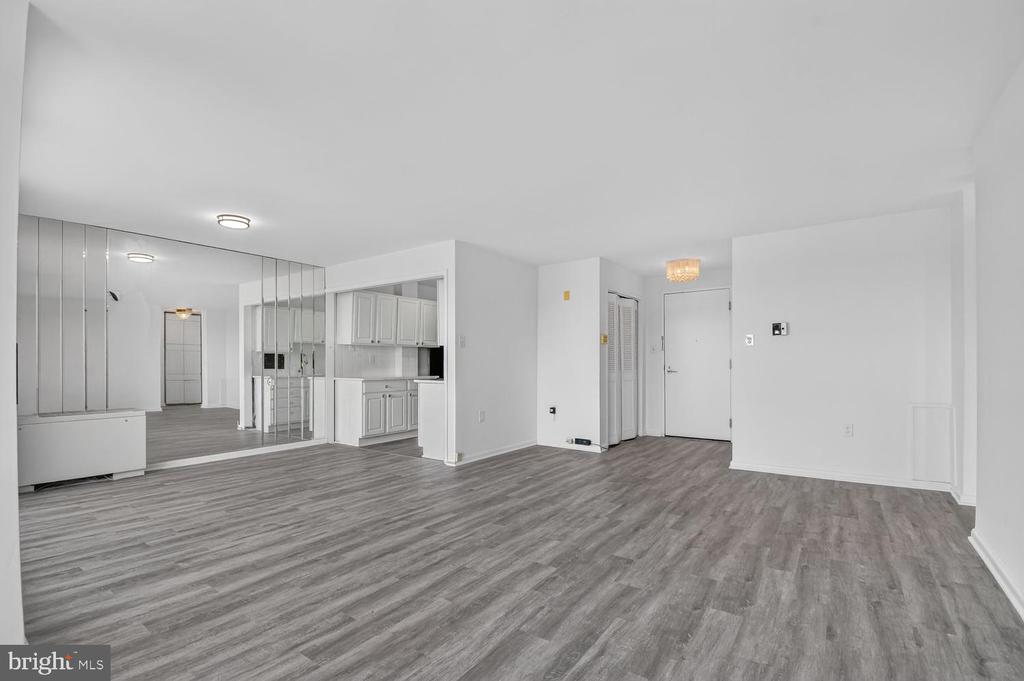 10201 GROSVENOR PLACE Unit: 1504
