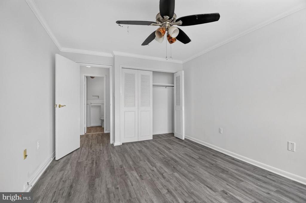 10201 GROSVENOR PLACE Unit: 1504