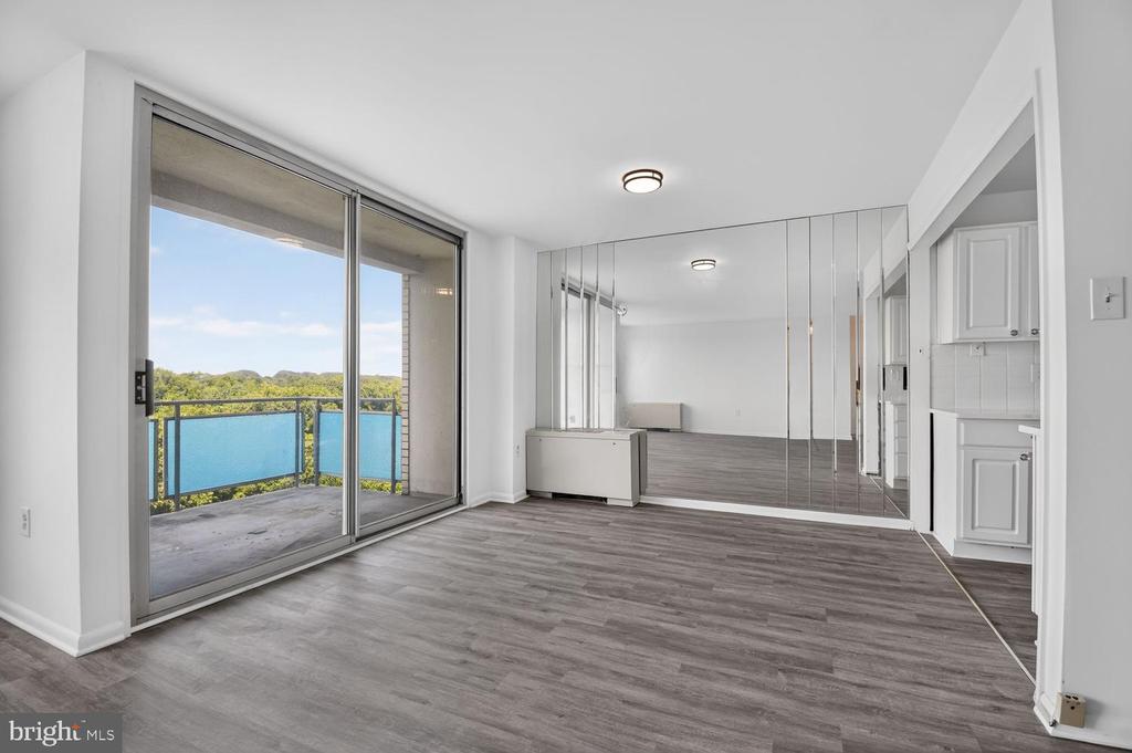 10201 GROSVENOR PLACE Unit: 1504