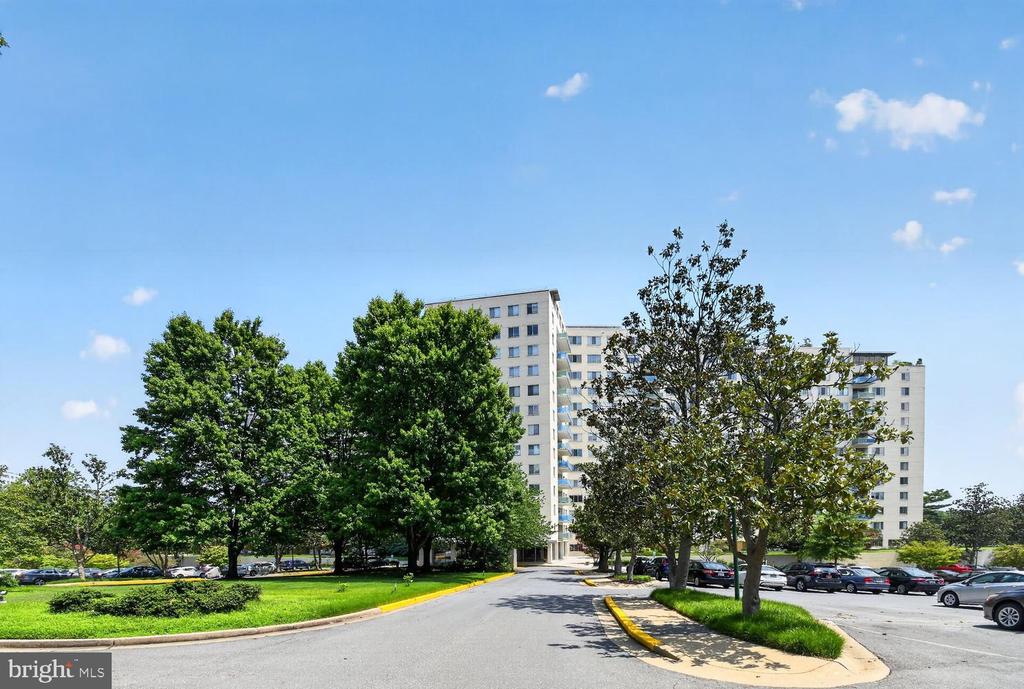 10201 GROSVENOR PLACE Unit: 1504