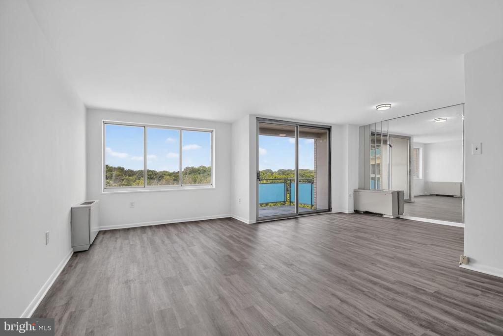 10201 GROSVENOR PLACE Unit: 1504