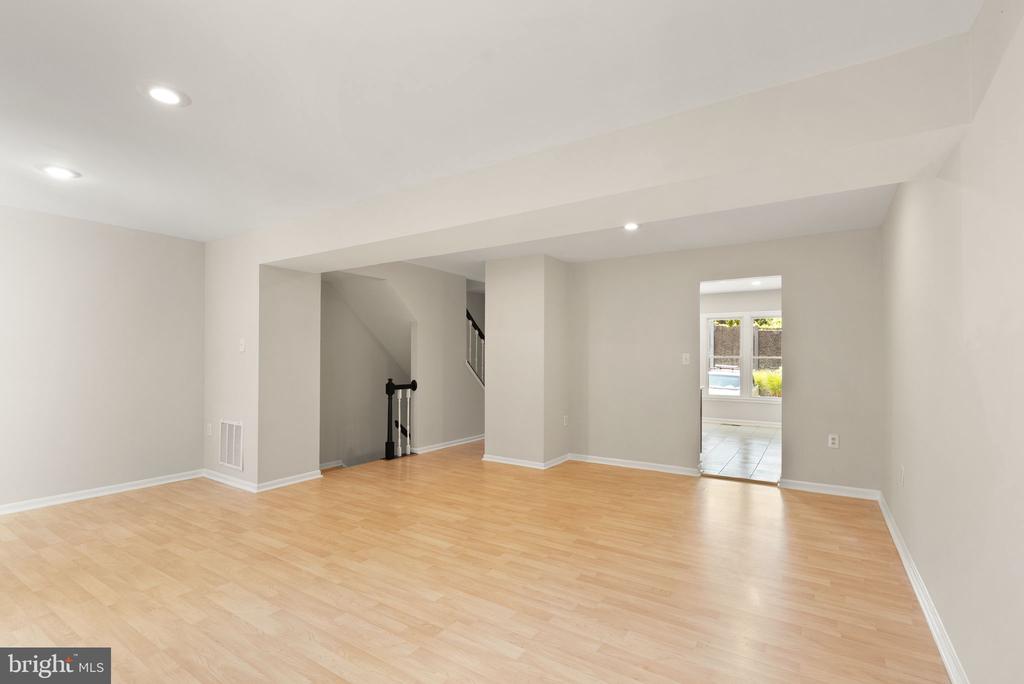 7390 Stream Way
