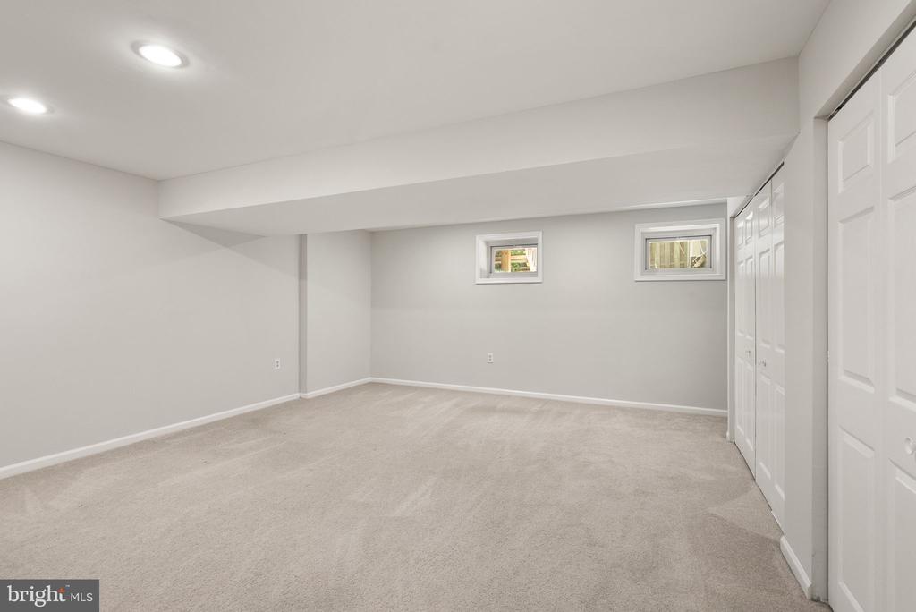 7390 Stream Way