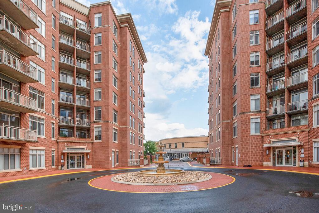 4480 Market Commons Dr #215
