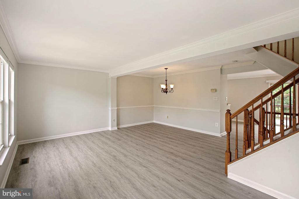 7409 GADSBY SQUARE