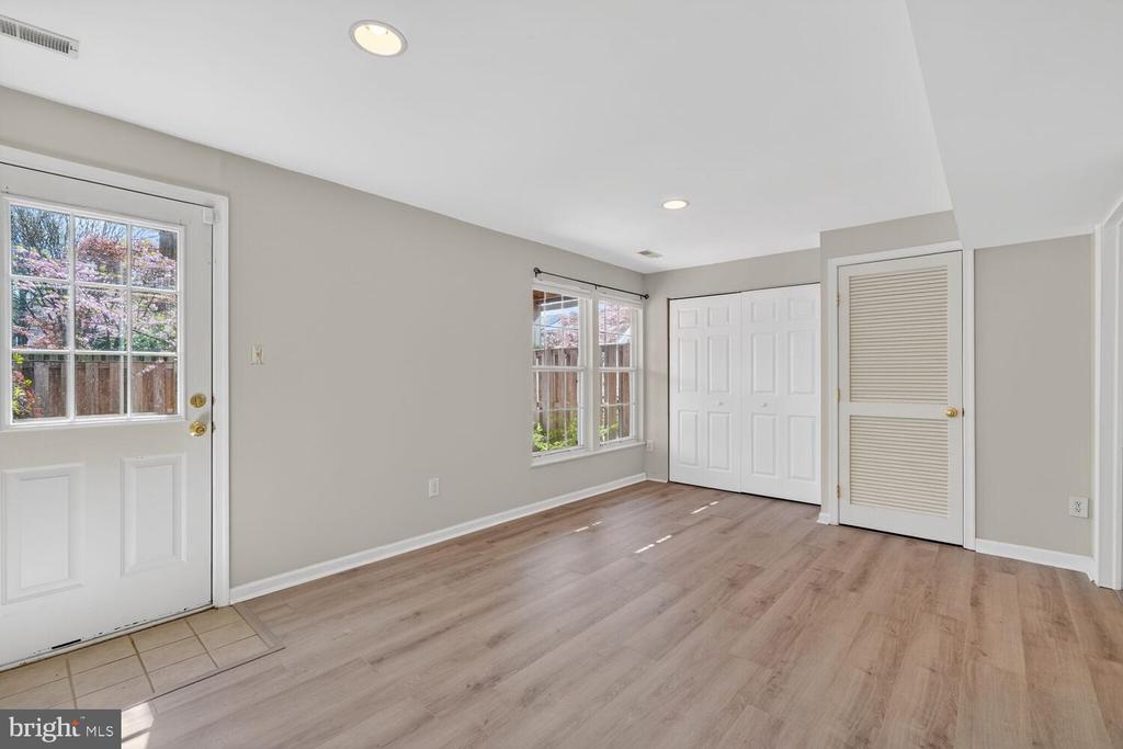 7409 GADSBY SQUARE