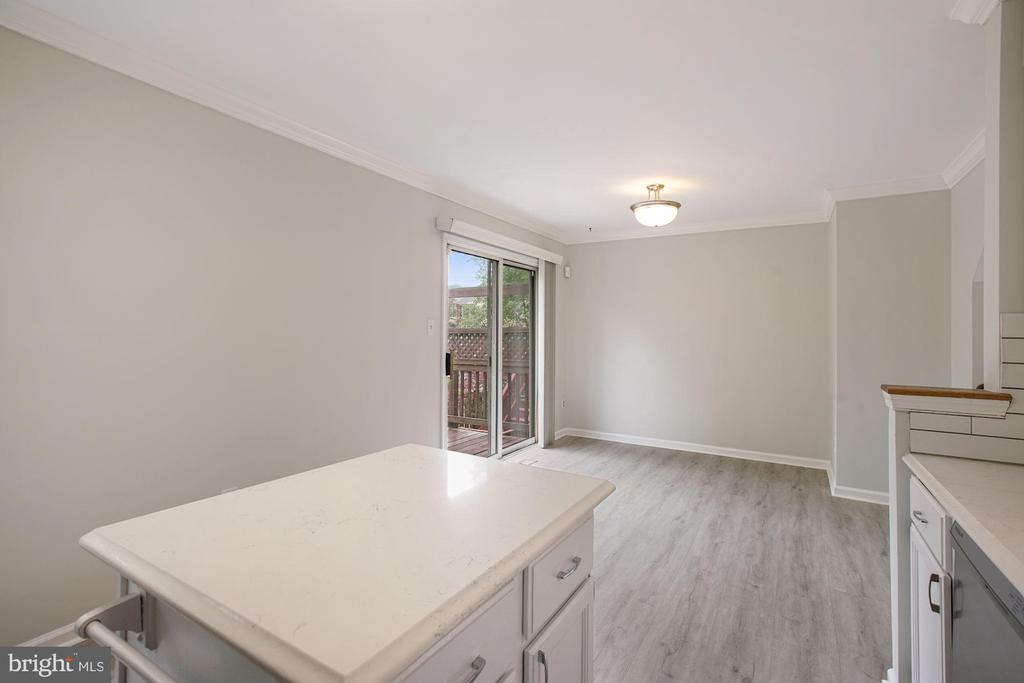 7409 GADSBY SQUARE