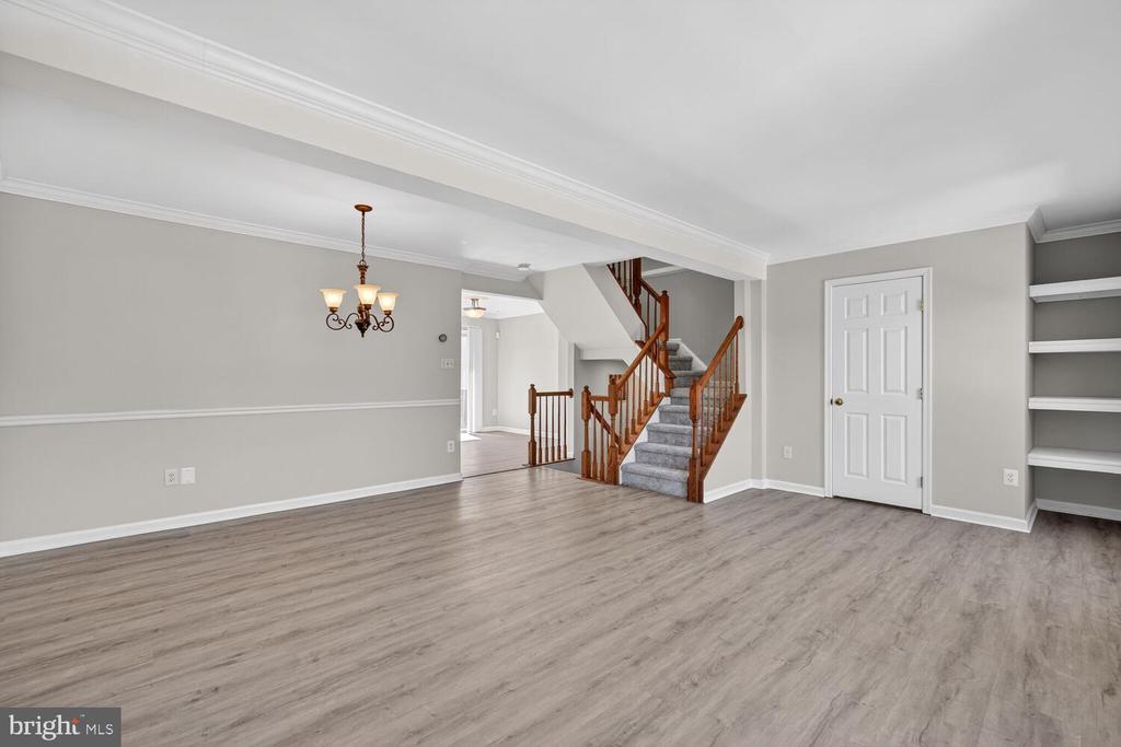 7409 GADSBY SQUARE