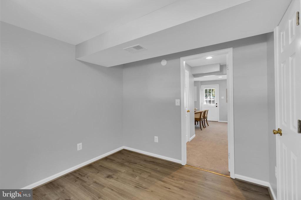 6806 HEATHERWAY COURT