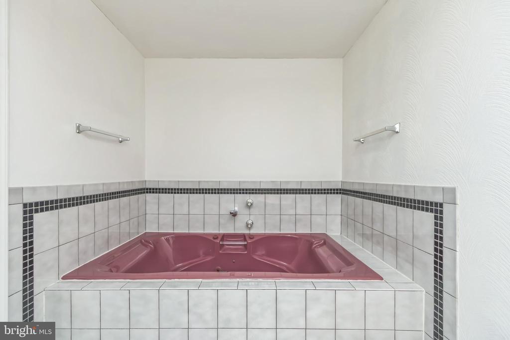 1041 Portugal Dr