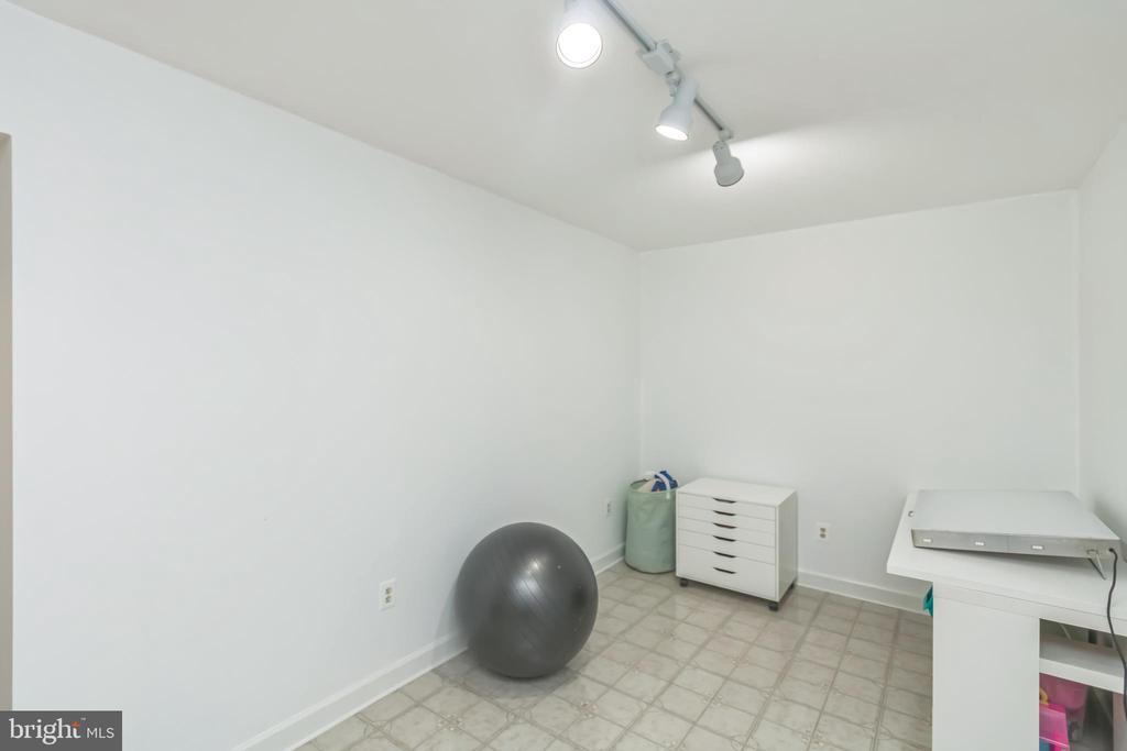 1041 Portugal Dr
