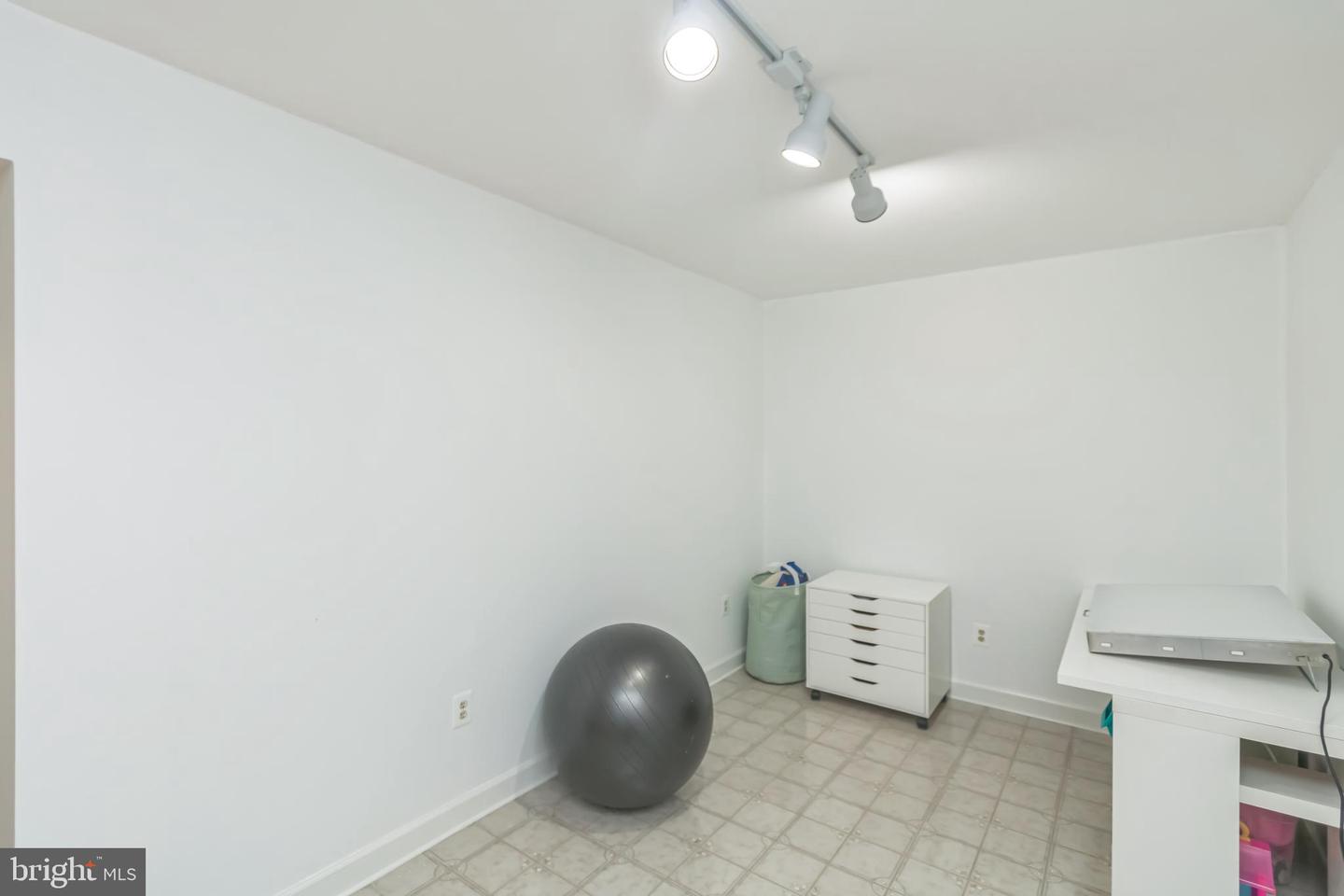 1041 Portugal Dr