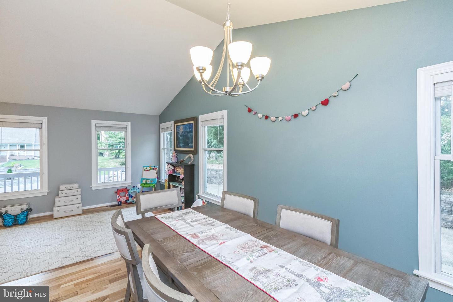 1041 Portugal Dr