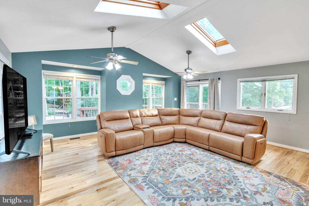 1041 Portugal Dr