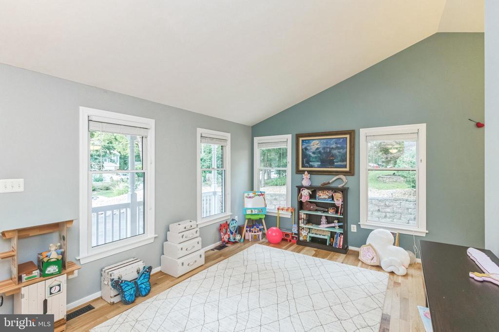 1041 Portugal Dr