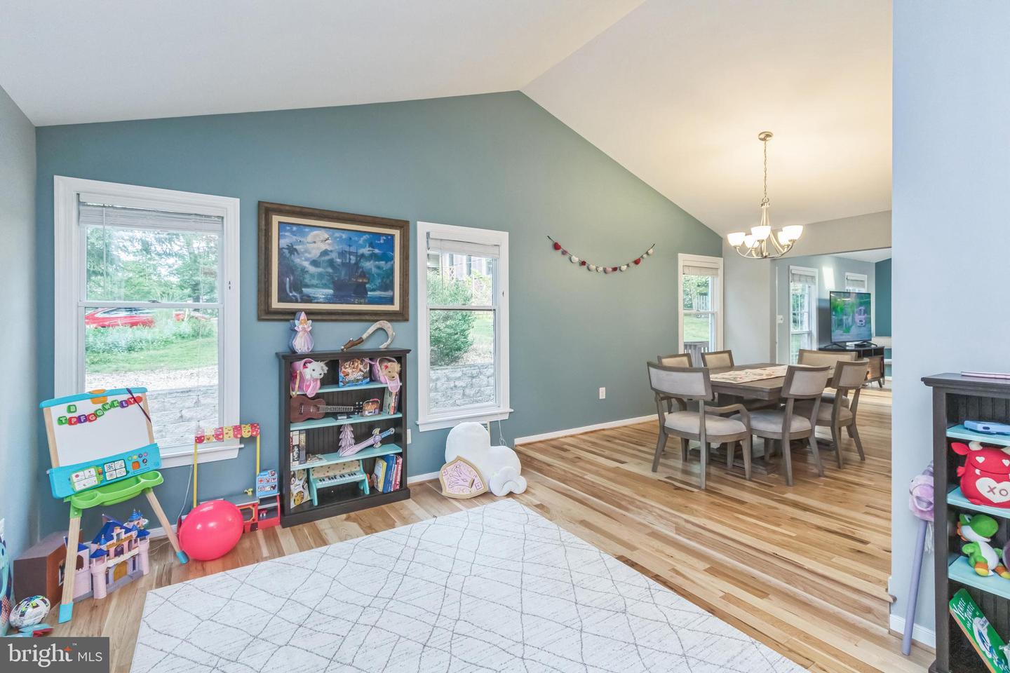 1041 Portugal Dr