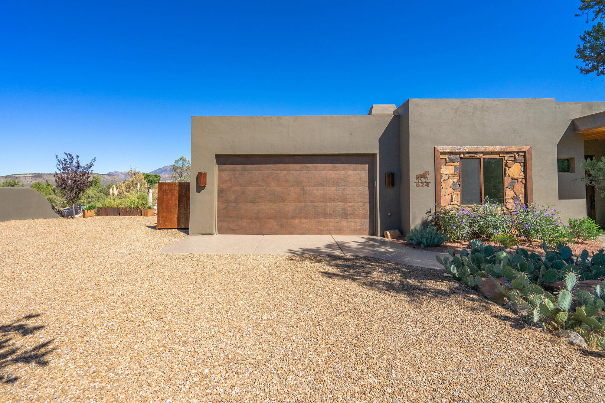 624 N Rock Garden LN