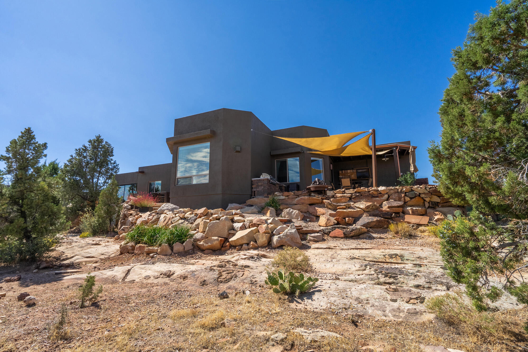 624 N Rock Garden LN