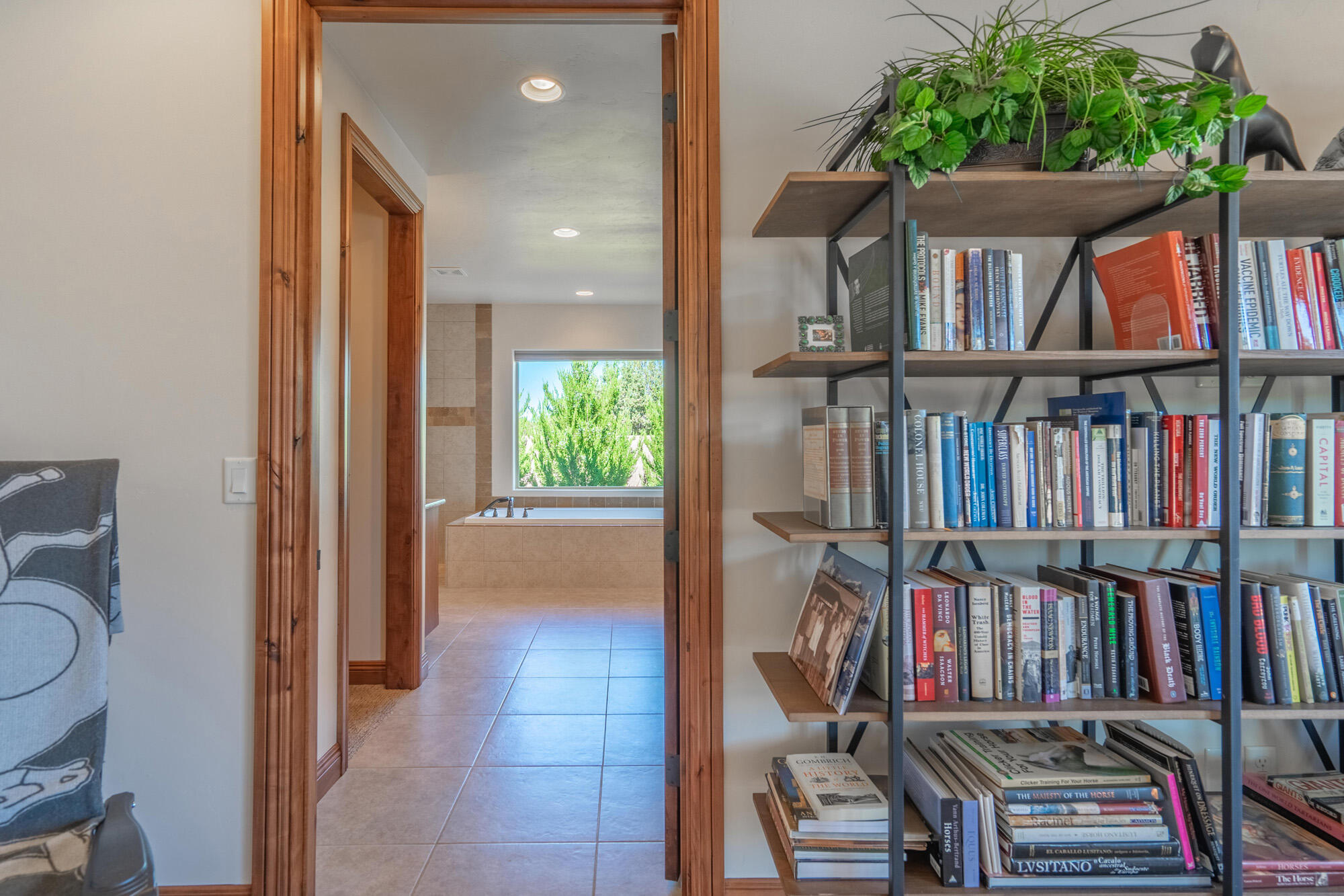 1542 N Canyon Trails DR