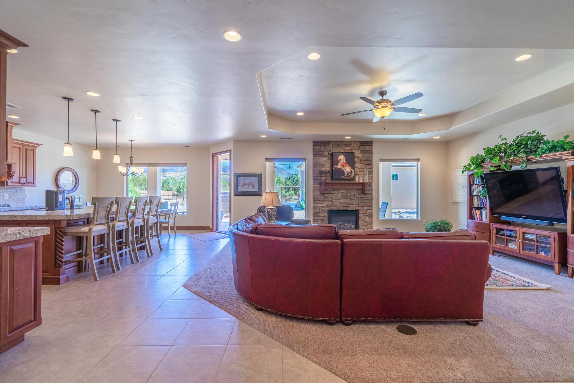 1542 N Canyon Trails DR