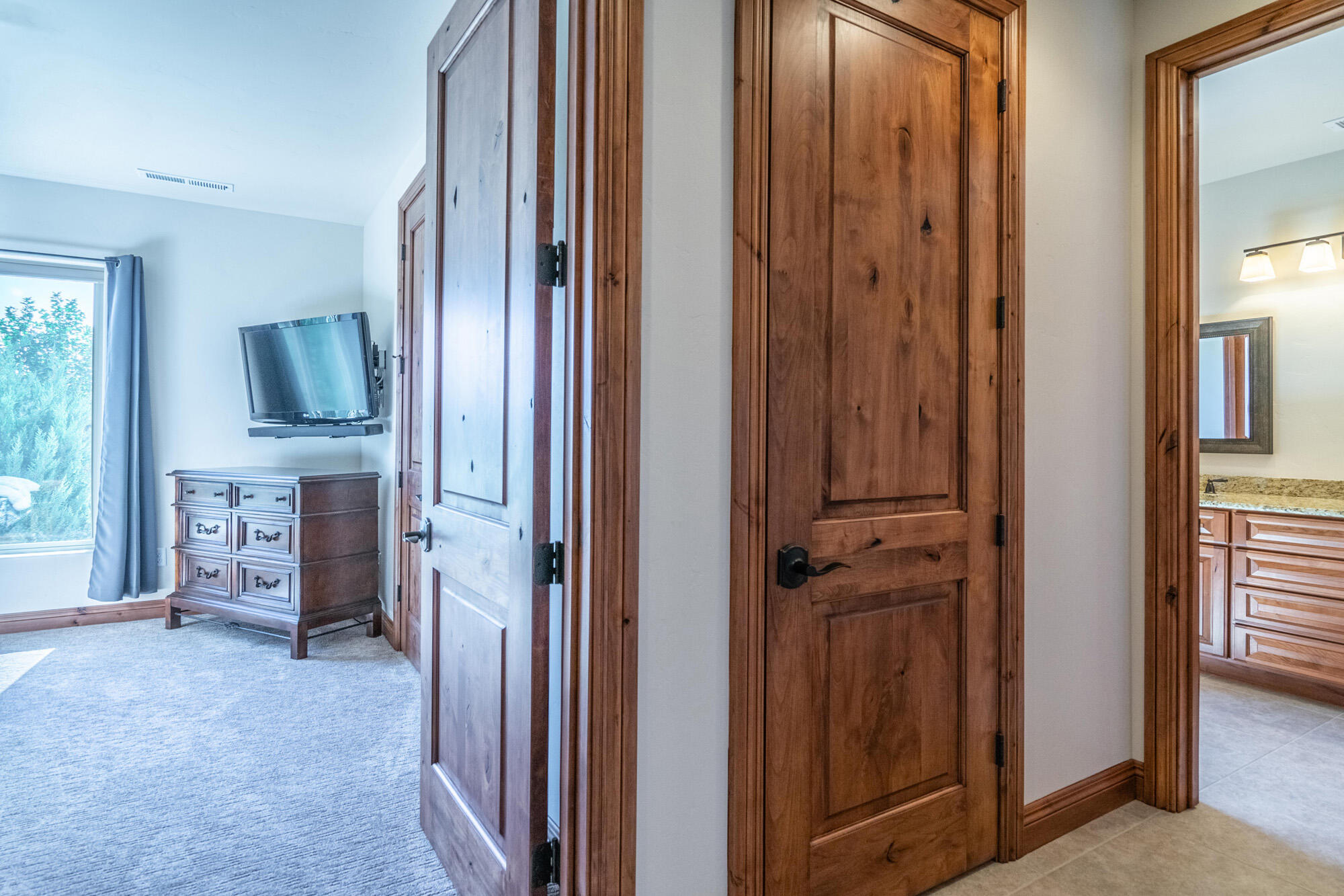 1542 N Canyon Trails DR