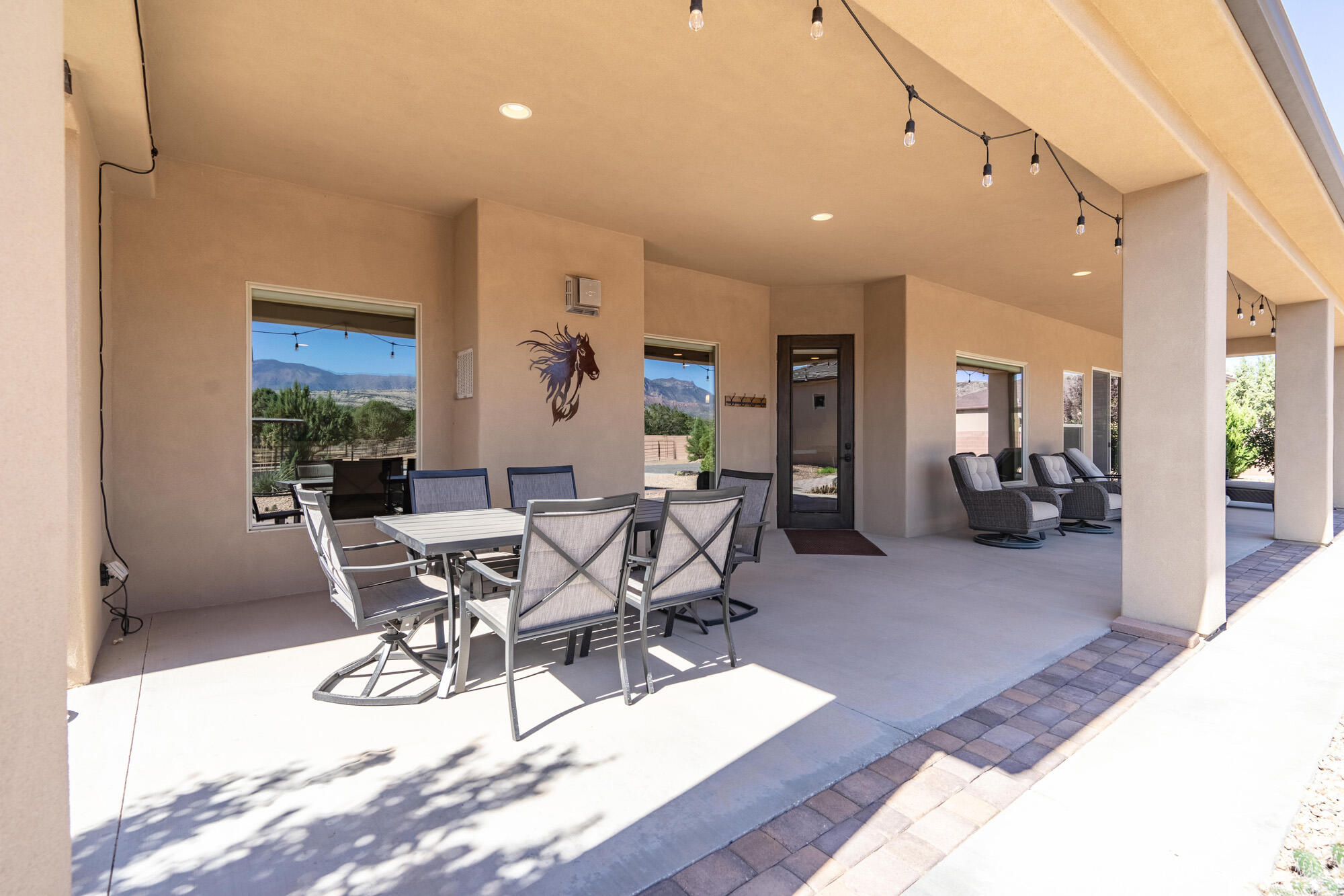 1542 N Canyon Trails DR